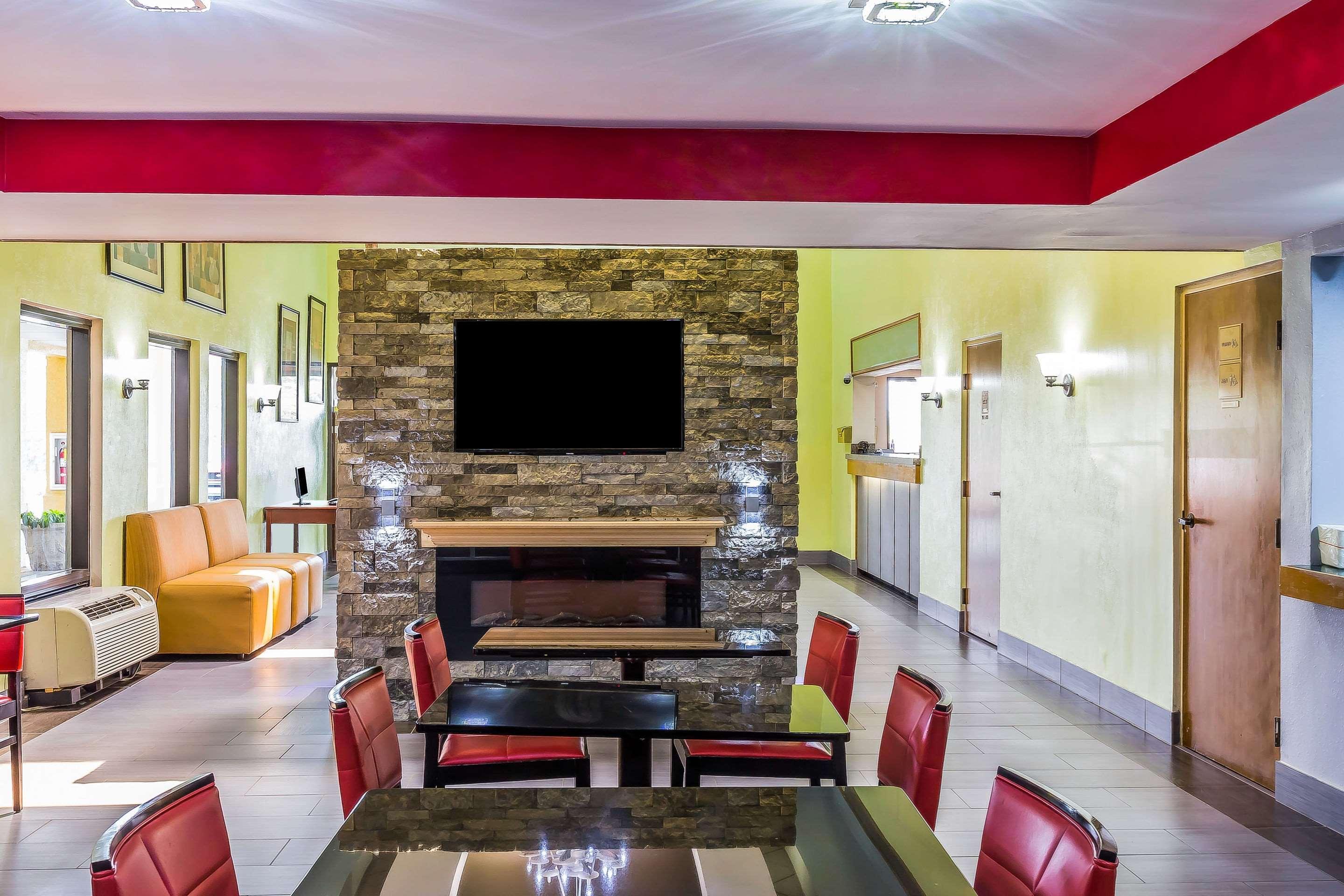 Rodeway Inn Knoxville Exterior photo